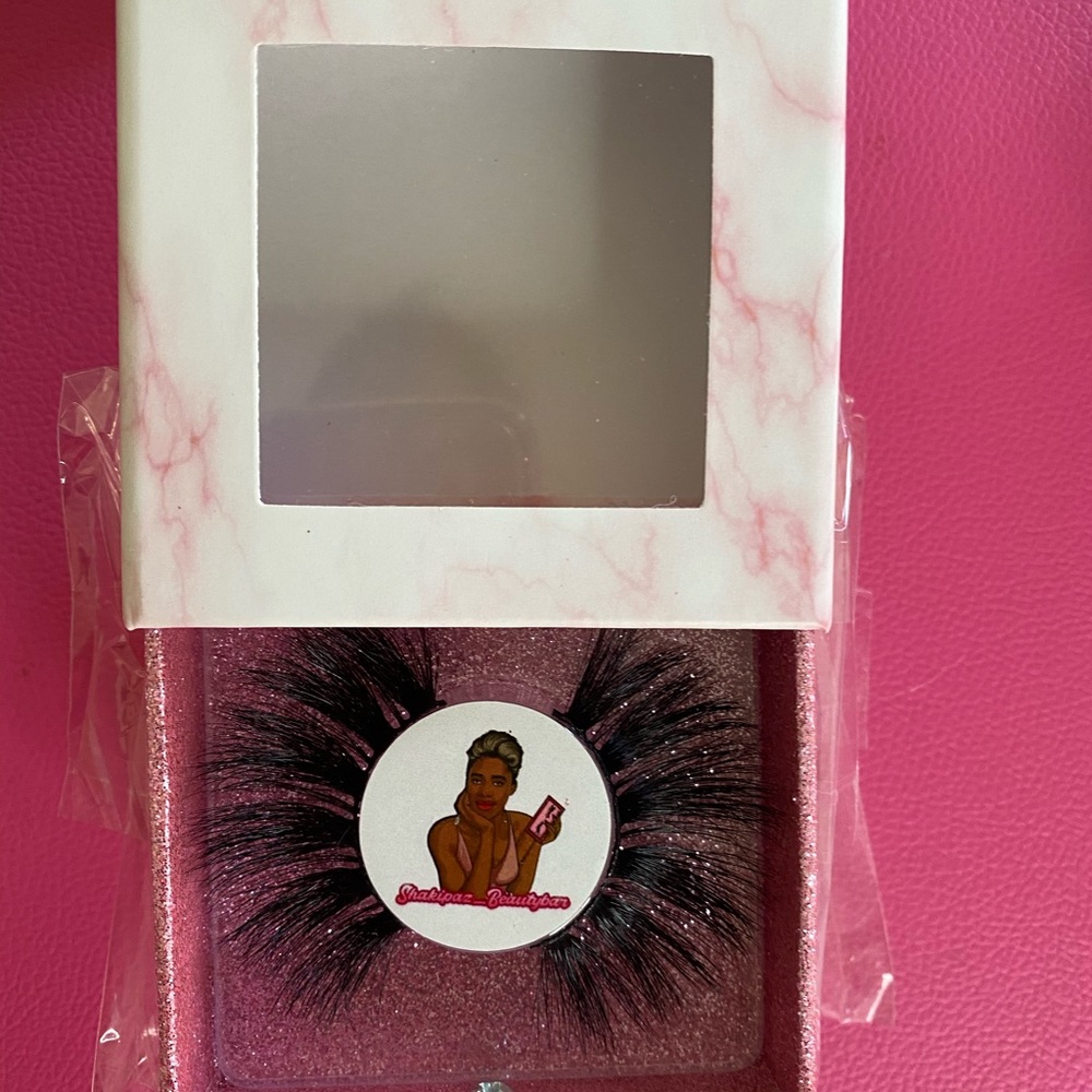 Eyelash extensions - Picture 3 of 12